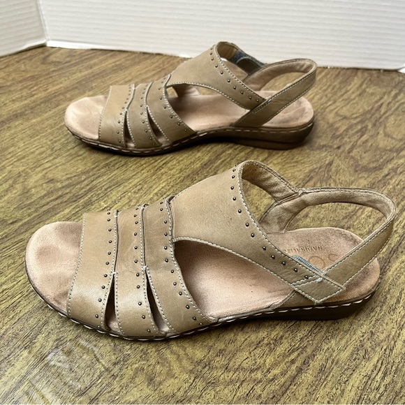 SOUL Naturalizer Beacon Studded Tan Beige Leather Sandals Size 8 - Picture 6 of 13
